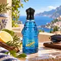 Versace Blue Jeans profumo uomo 75 ml in elegante ambientazione lifestyle
