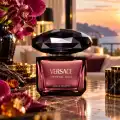 Profumo Versace Crystal Noir Eau de Toilette 50 ml in atmosfera sofisticata
