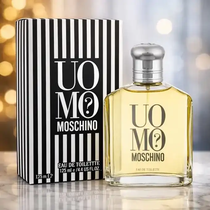 Moschino Uomo Eau de Toilette 125 ml con scatola su sfondo marmo elegante